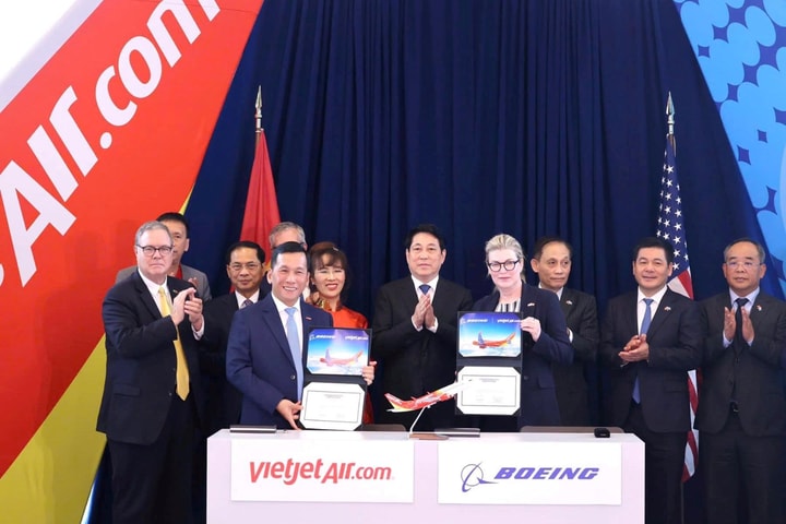 Chủ tịch nước Lương Cường chứng kiến Vietjet nhận bàn giao tàu bay Boeing đầu tiên