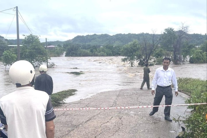 Gia Lai: Trong một tháng, hàng trăm hộ dân bị cô lập nhiều lần do mưa lũ