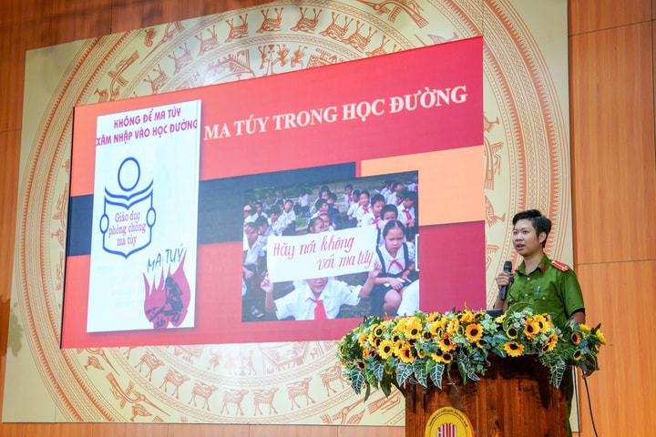 Trang bị kiến thức, kỹ năng phòng chống tội phạm cho tân sinh viên