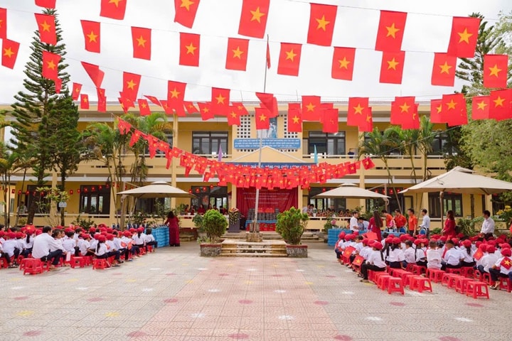 MSB trao tặng 8 phòng học và công trình vệ sinh tại Huế