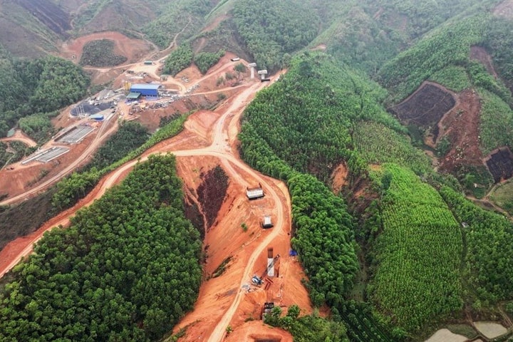 Khẩn trương tháo gỡ vướng mắc, đẩy nhanh tiến độ tuyến đường Hồ Chí Minh