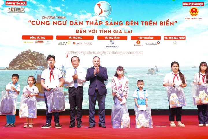 Lan tỏa ánh sáng từ biển cả, vì cộng đồng ngư dân phát triển bền vững