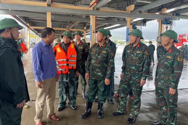 Đà Nẵng kích hoạt Ban chỉ huy tiền phương, Quân khu 5 siết chặt ứng phó bão số 10