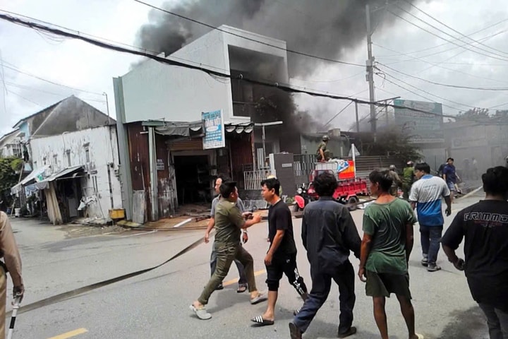 Cháy lớn tại bãi giữ xe ở TP. Hồ Chí Minh