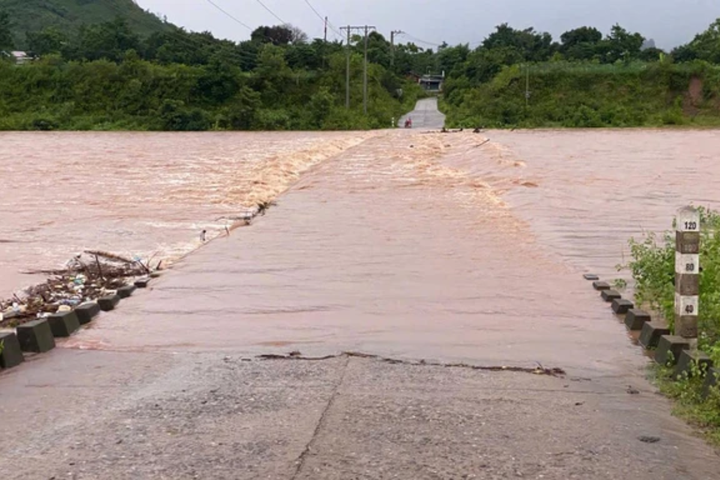 Bão số 10 gây gián đoạn giao thông, Bộ Xây dựng yêu cầu ứng phó khẩn cấp