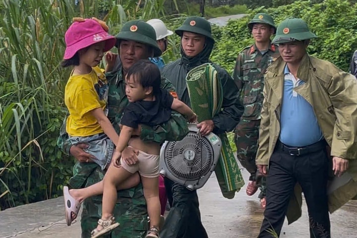 Quảng Trị: Di dời dân, cảnh báo sạt lở trước ảnh hưởng của bão số 10