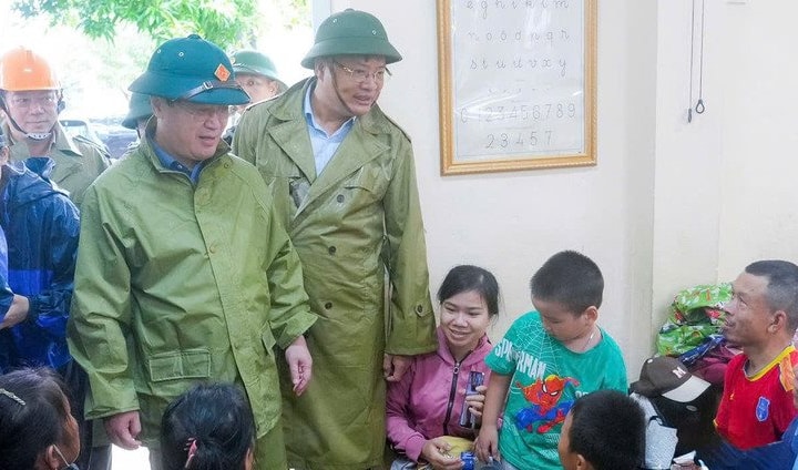 Nghệ An sơ tán hàng nghìn người tránh bão số 10