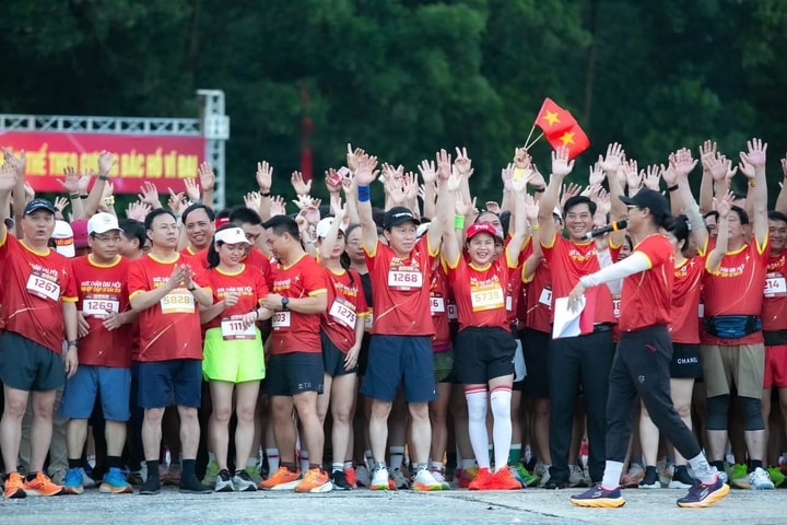 Sôi nổi Giải chạy “Bước chân Đại hội - Nhịp đập Di sản 2025”