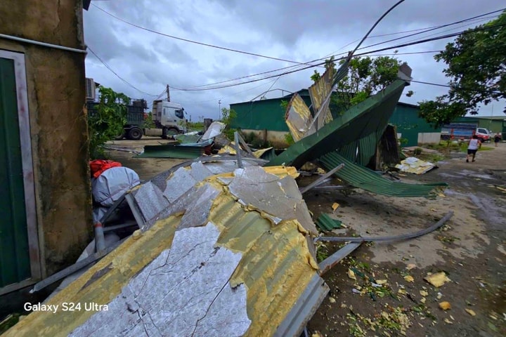 Hà Tĩnh: Lốc xoáy làm hư hại nhiều tài sản của người dân