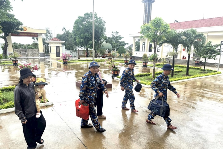 Trạm ra đa 540 tiếp nhận người dân đến tránh bão