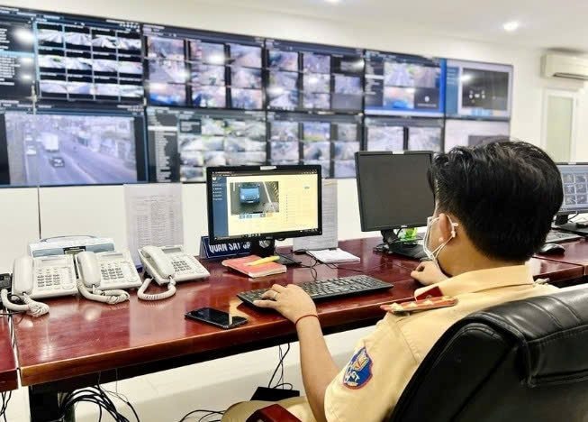 Mượn bằng lái để né "phạt nguội": Lách luật tinh vi hay tiếp tay cho sai phạm?