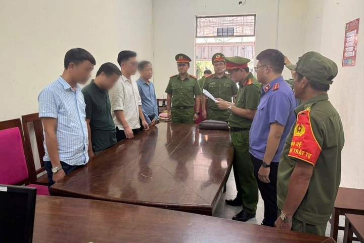 Khởi tố 4 đối tượng thông đồng đẩy giá mỏ cát lên 370 tỷ đồng