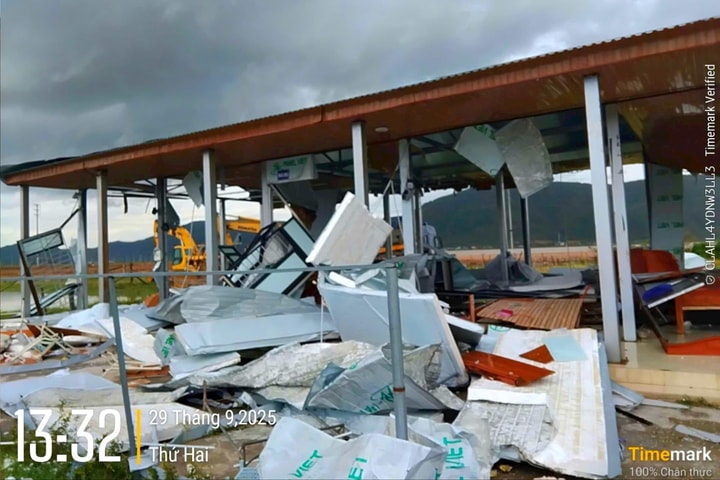 Hà Tĩnh: Trường học thiệt hại nặng sau bão số 10