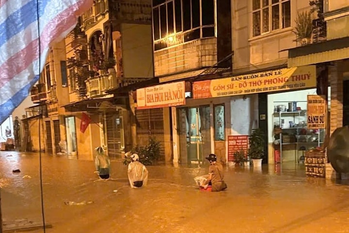 Lào Cai: Trắng đêm ứng phó với bão số 10 và di dời khẩn cấp hàng trăm hộ dân