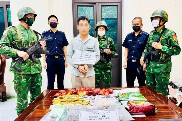 Bắt đối tượng vận chuyển 14kg ma túy