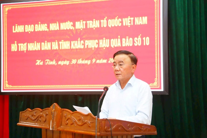 Thường trực Ban Bí thư thăm, động viên, hỗ trợ Hà Tĩnh khắc phục hậu quả bão số 10