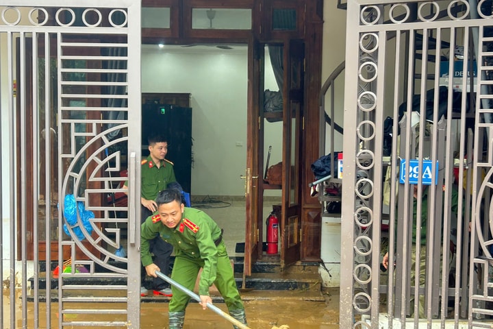 Trắng đêm hỗ trợ người dân khắc phục hậu quả mưa lũ tại Sơn La