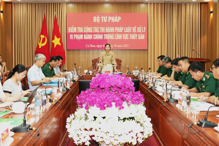 Kiểm tra công tác xử lý vi phạm hành chính trong lĩnh vực thủy sản tại BĐBP Cà Mau