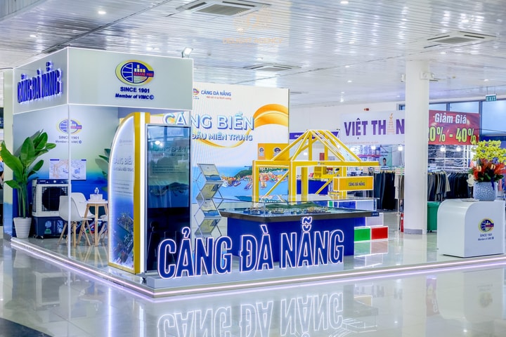 Không gian trưng bày ấn tượng của Cảng Đà Nẵng tại EWEC 2025