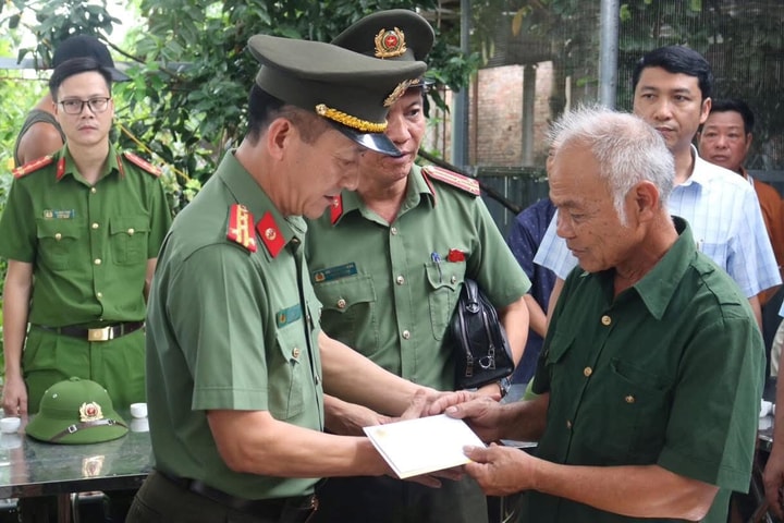 Truy tặng Bằng khen Tổ trưởng Tổ bảo vệ ANTT thiệt mạng sau khi cứu 3 người đuối nước