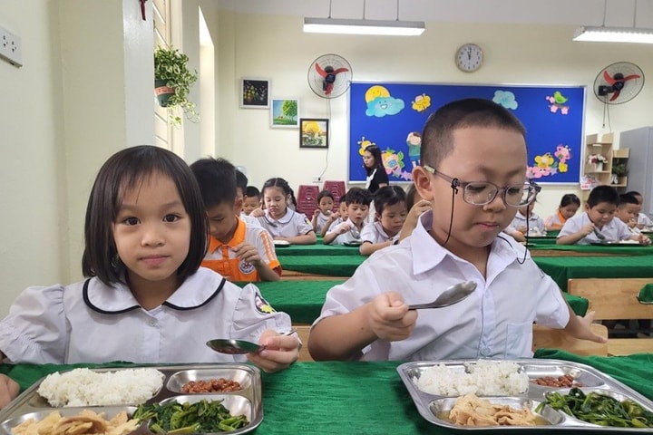 Hà Nội lập đoàn kiểm tra công tác tổ chức bữa ăn bán trú cho học sinh