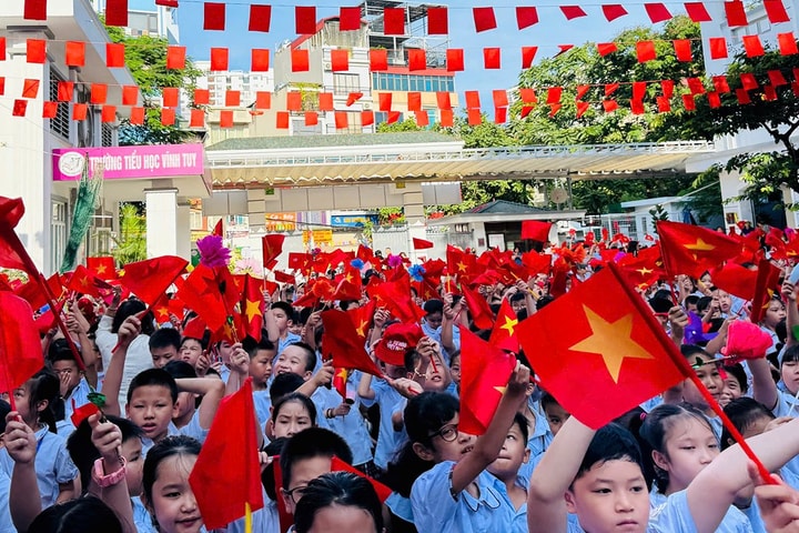 Sở GD&ĐT Hà Nội thông báo hoả tốc yêu cầu các trường linh hoạt kế hoạch dạy học ứng phó bão số 11