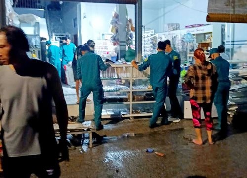 Cháy lớn lúc nửa đêm, thiêu rụi 7 căn nhà