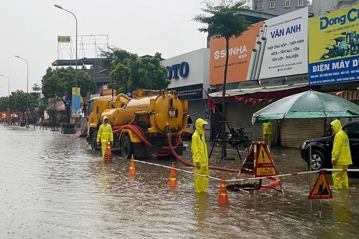 Hà Nội triển khai 4 phương án ứng phó, đảm bảo giao thông tại các vị trí bị ngập nước