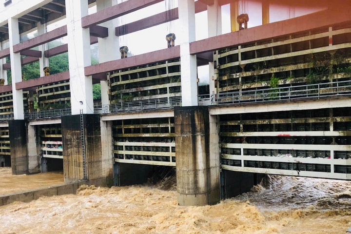 Các thủy điện trên sông Lô mở cửa xả, điều tiết lũ