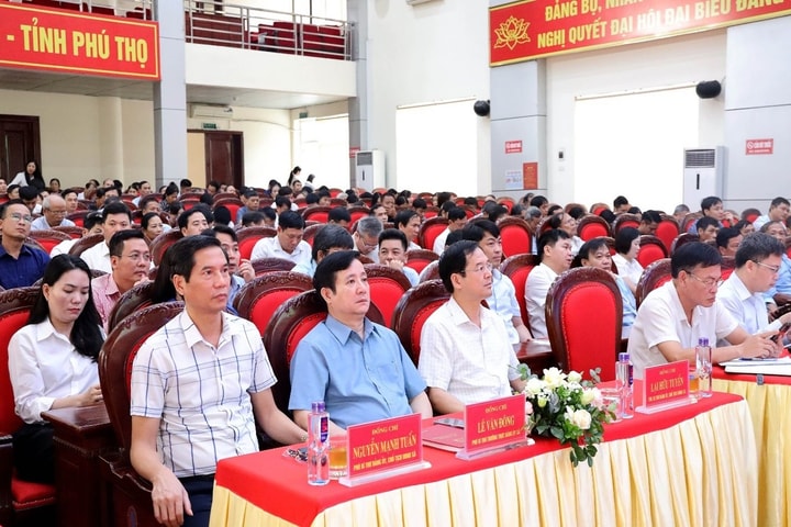 Đoàn Đại biểu Quốc hội Phú Thọ tiếp xúc cử tri