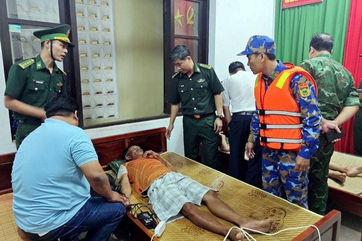 Nỗ lực tìm kiếm ngư dân mất tích sau vụ chìm tàu cá ở vùng biển Thuận An
