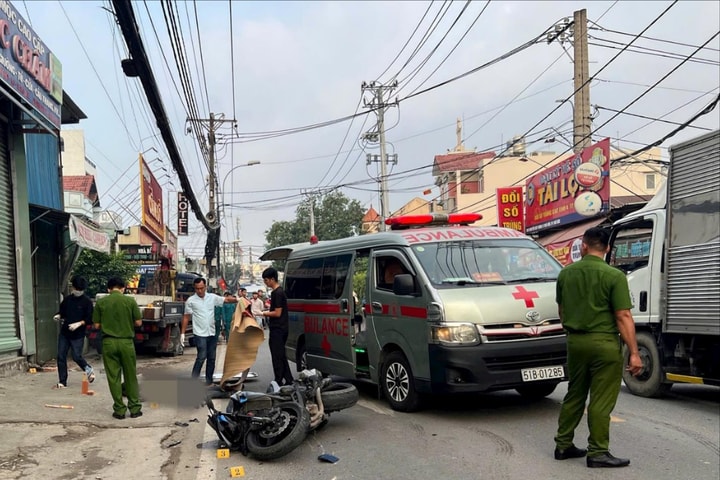 TP.HCM: Người đi xe máy bị ô tô ngược chiều đâm tử vong thương tâm