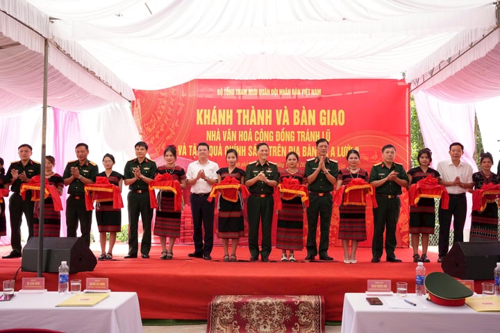 Khánh thành Nhà văn hóa cộng đồng kết hợp phòng tránh thiên tai ở xã A Lưới 3