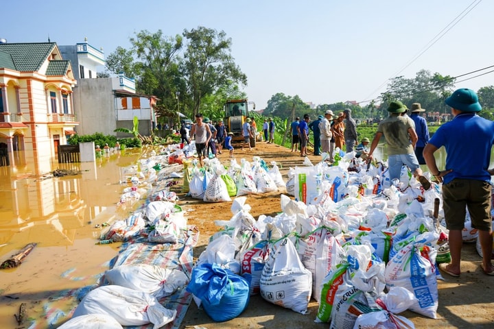 Bắc Ninh: Bí thư Chi bộ thôn đột ngột qua đời khi đang làm nhiệm vụ tại tuyến đê xung yếu