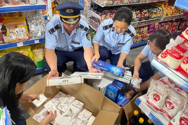 Phát hiện cơ sở kinh doanh thuốc lá ngoại nhập lậu tại TP. Huế