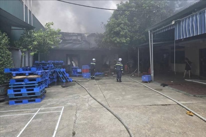 Công an Hà Nội thông tin ban đầu về vụ tai nạn lao động kèm cháy tại xã Phú Nghĩa