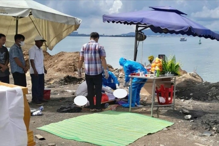 Đà Nẵng: Làm rõ vụ xe tải trượt xuống biển khiến tài xế tử vong