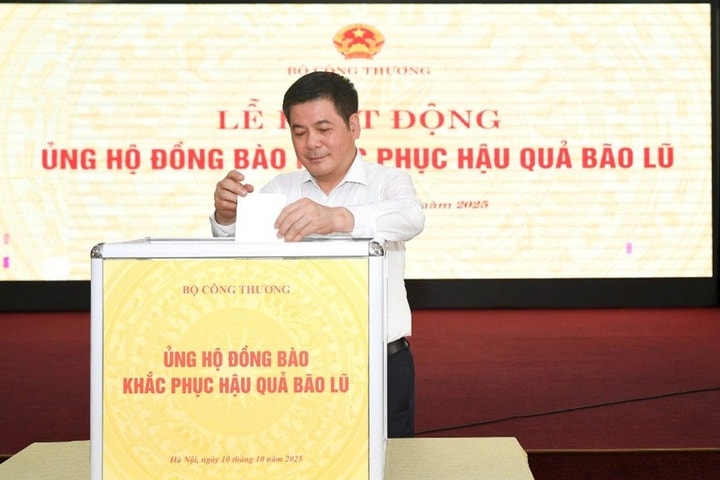 Bộ Công Thương quyên góp gần 1 tỷ đồng ủng hộ đồng bào khắc phục hậu quả bão lũ