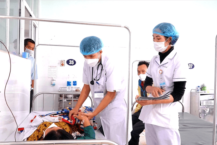 Hà Nội siết chặt phòng dịch, tăng cường lực lượng y tế ứng phó mưa lũ
