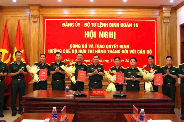 Binh đoàn 16 công bố quyết định bổ nhiệm, thăng quân hàm cán bộ