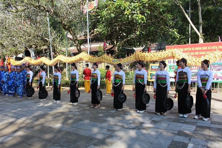 Dâng hương tri ân người anh hùng "liều mình cứu chúa"