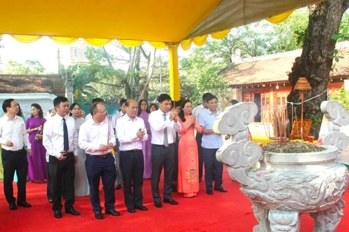 Dâng hương tưởng niệm 592 năm ngày mất của Anh hùng dân tộc Lê Lợi