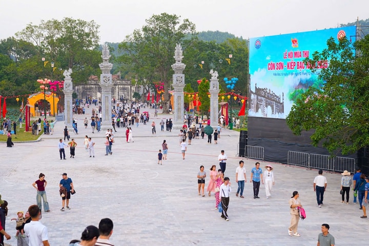 Hơn 32 vạn lượt du khách tham quan Khu di tích Côn Sơn - Kiếp Bạc
