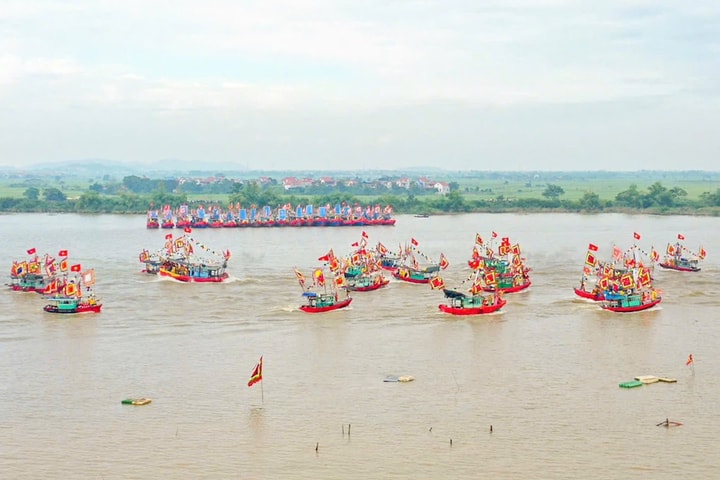 Khoảng 5.000 người tái hiện Hào khí Đông A trên sông Lục Đầu