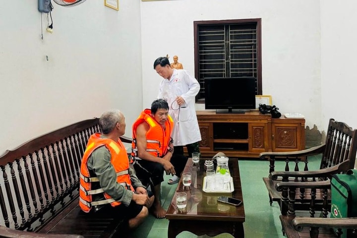 Tàu cá bị chìm, 3 thuyền viên được cứu