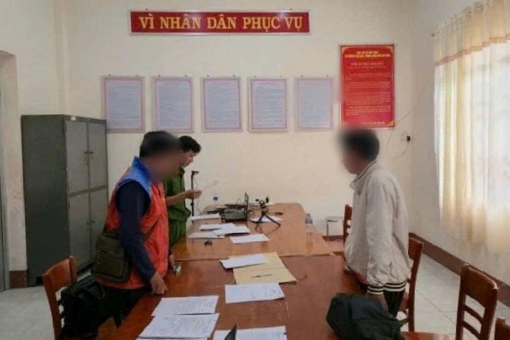 Bắt tạm giam 2 nhân viên giao hàng nhanh tham ô tài sản