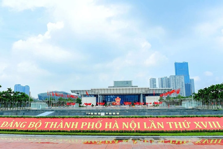 Bắt đầu phiên trù bị Đại hội đại biểu Đảng bộ thành phố Hà Nội lần thứ XVIII