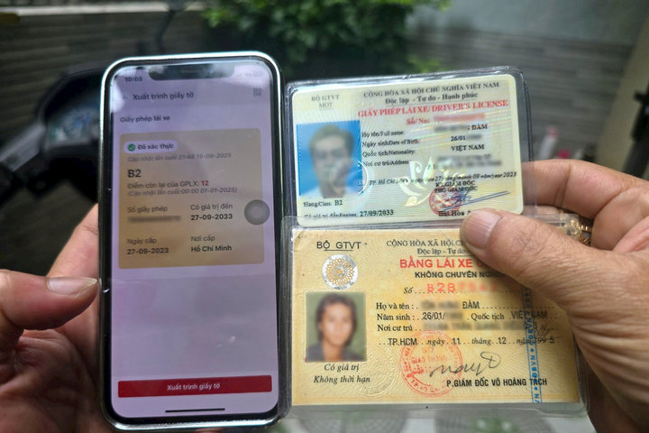 CSGT TP.HCM kêu gọi người dân chuyển đổi GPLX giấy sang thẻ PET