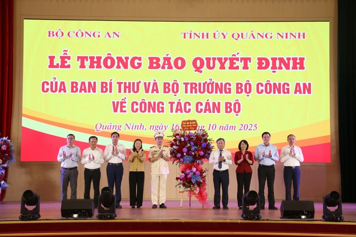 Công bố quyết định công tác cán bộ tại Công an tỉnh Quảng Ninh