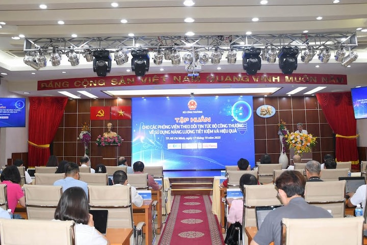 Truyền thông là 'chìa khoá' để tiết kiệm điện